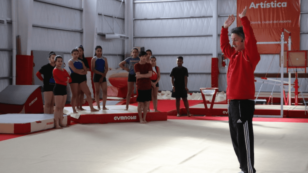 Entrenadores y Maestros de deportes en trampolín CCM gimnasia acrobacia y acrobacias aereas