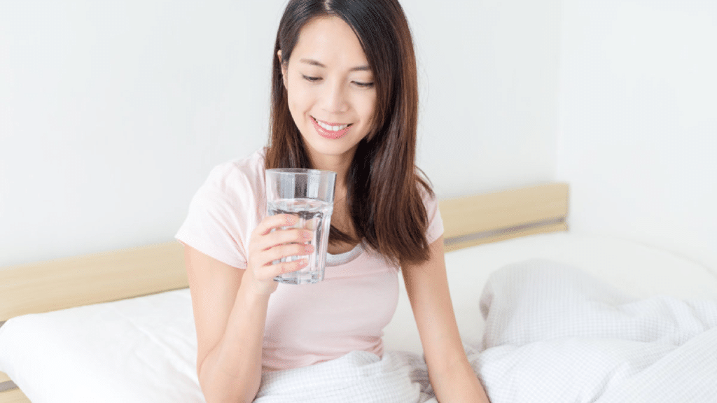 Bebe agua al despertarte