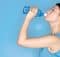 ¿Beber agua ayuda a adelgazar?