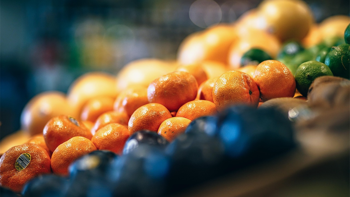 Frutas de temporada en un mercado de España